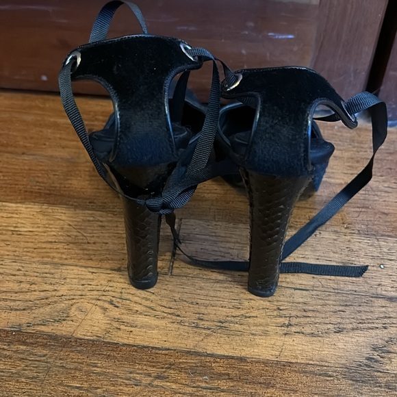 Gucci (Tom Ford era) velvet pumps. 6.5 stunning! - Picture 6 of 12